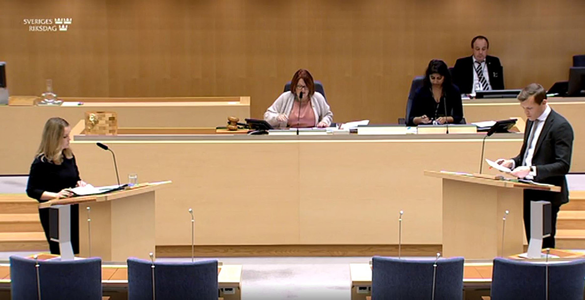 Riksdagsdebatt med landsbygdsminister Jennie Nilsson och oppositionspolitiker Johan Hultberg.